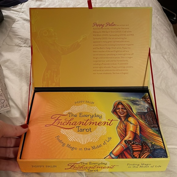 The everyday enchantment tarot by Poppy Palin mint condition full size - Picture 2 of 2